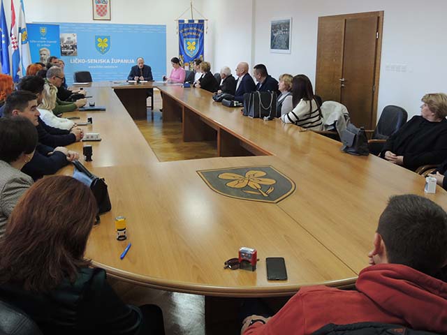 Korisnici sredstava za kulturne djelatnosti na potpisu ugovora/Snimio Marko Čuljat                                                                                                                                                                        